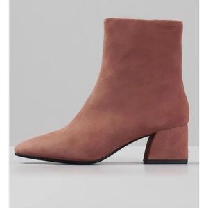 Vagabond Alice suede boot in terracotta